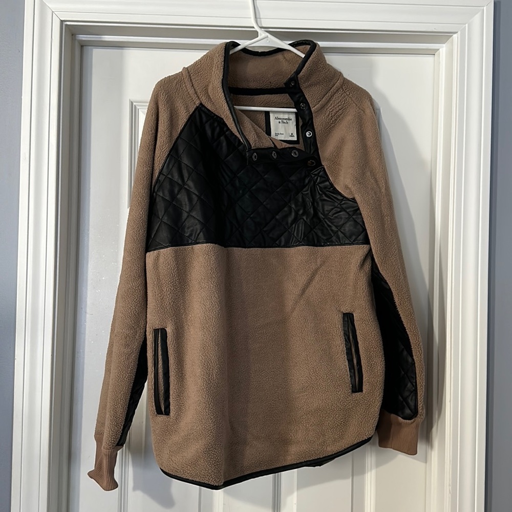 Abercrombie & Fitch tan fleece pullover, size Medium